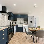 Jersey King, Stylish House With Wifi ブリストル