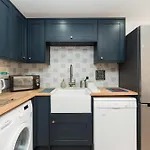 Jersey King, Stylish House With Wifi