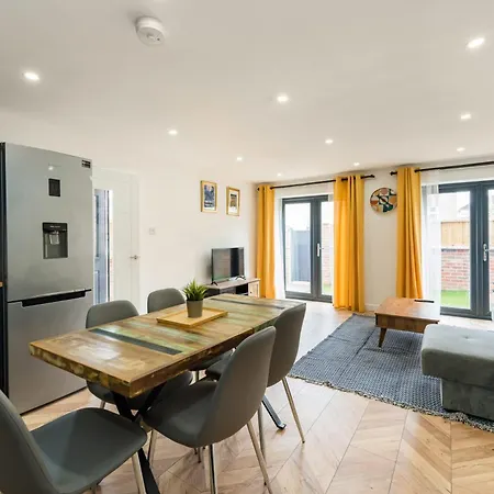 Jersey King, Stylish House With Wifi