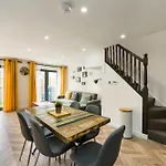 Jersey King, Stylish House With Wifi Сasa de vacaciones