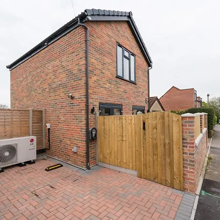 Jersey King, Stylish House With Wifi *