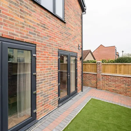 Jersey King, Stylish House With Wifi בריסטול