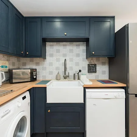 Jersey King, Stylish House With Wifi
