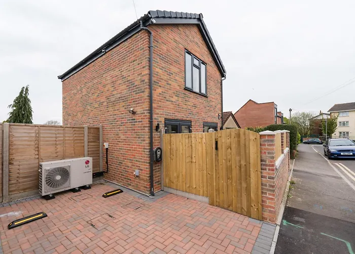 Jersey King, Stylish House With Wifi *