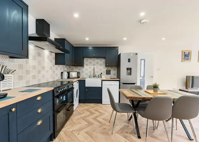 Jersey King, Stylish House With Wifi בריסטול